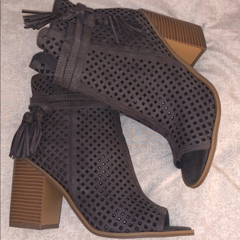 High heeled boots